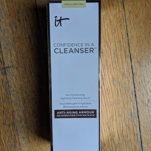 New Box IT Confidence in a Cream Cleanser